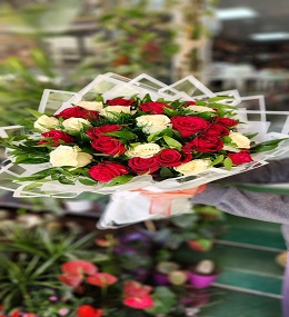 11 no BEYAZ ,KIRMIZI GÜL